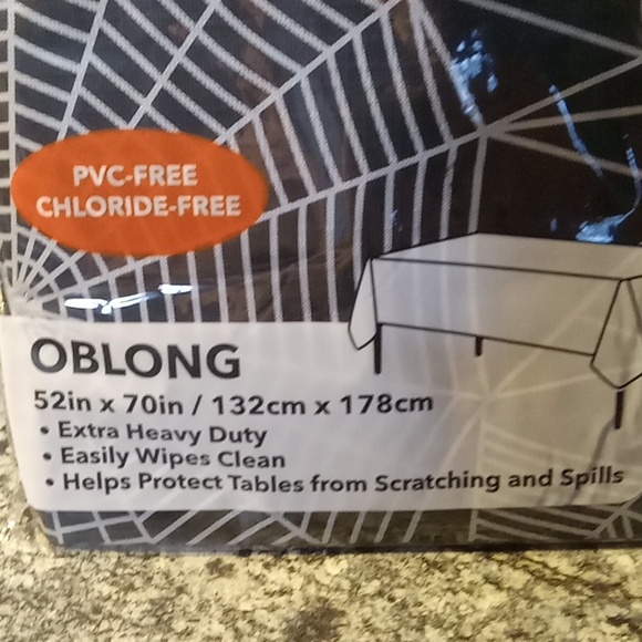 Halloween tablecloth spiderwebs - Picture 3 of 5